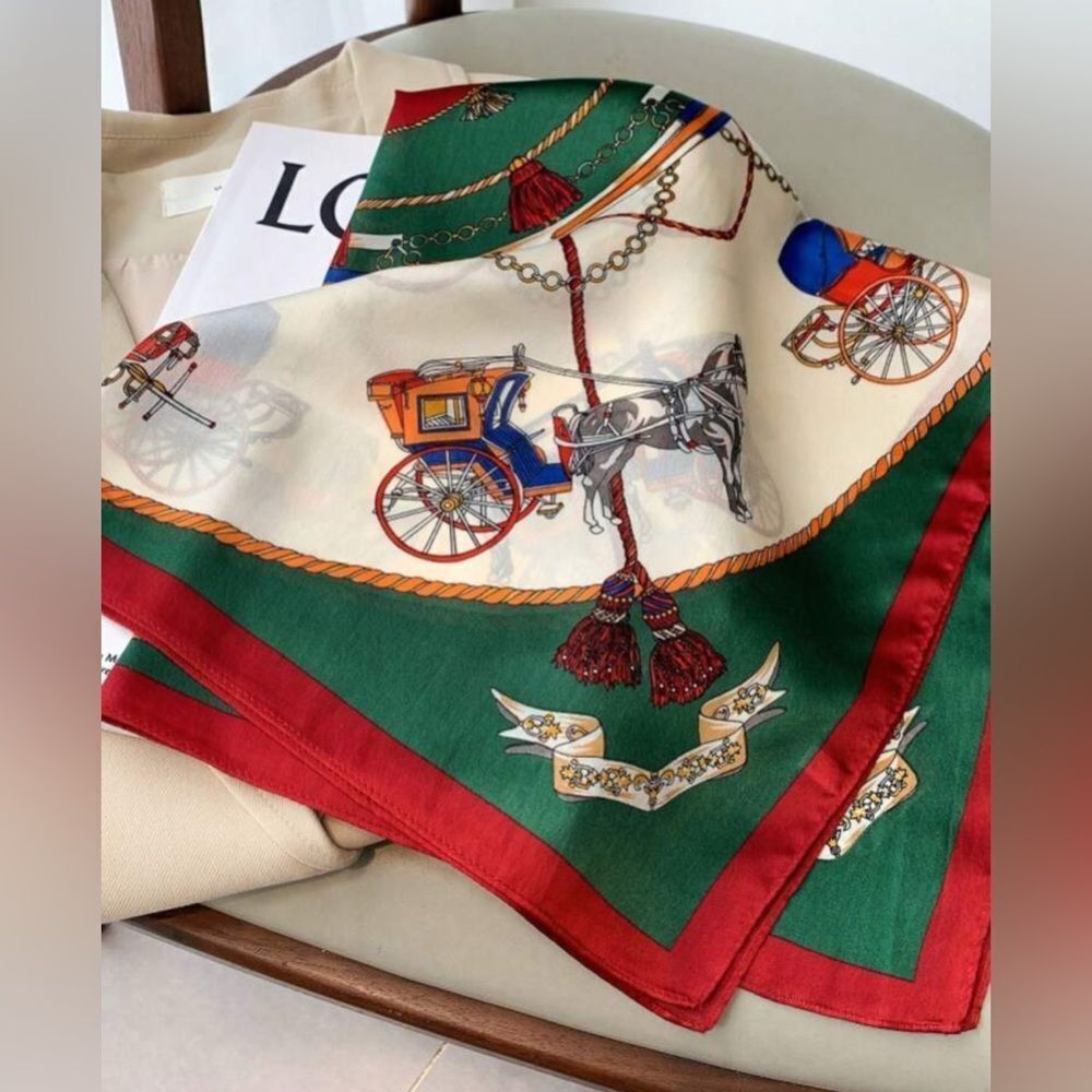 Elegant Green and Red Scarf G43